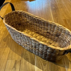 スリッパ4足、収納かごの画像