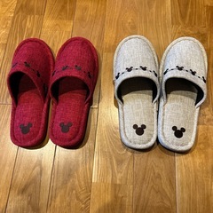 スリッパ4足、収納かごの画像