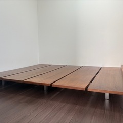 ベッドフレーム クイーンサイズ カーサヒルズの画像