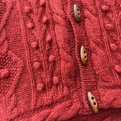 ワールド ケーブルニット カーディガン 赤　サイズ100の画像