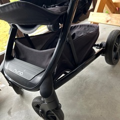 nuna ベビーカーの画像