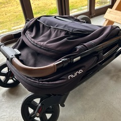 nuna ベビーカーの画像