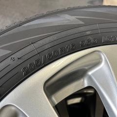 2022年製　205/60R16 ヨコハマ　スタッドレスタイヤ　VOXY ノア　プリウスα 4本セット　税込みですの画像