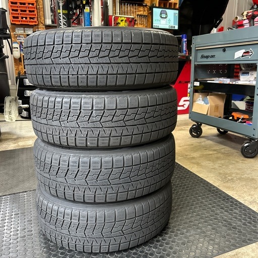 2022年製　205/60R16 ヨコハマ　スタッドレスタイヤ　VOXY ノア　プリウスα 4本セット　税込みです