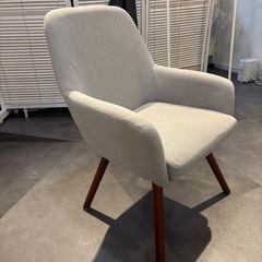 ライトグレー　チェアの画像