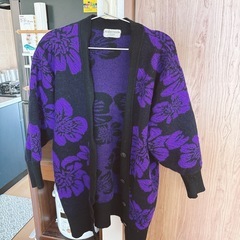 【カーディガン 花柄総柄 ボタニカル 黒紫 日本製古着】の画像
