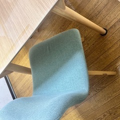 ダイニングテーブルイスセットの画像