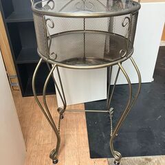 アンティーク アイアンドレッサー ヴィンテージ ガラス丸板2枚の棚付きの画像