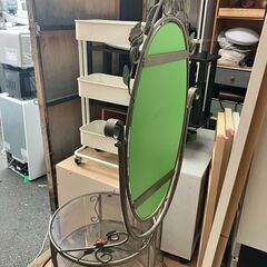 アンティーク アイアンドレッサー ヴィンテージ ガラス丸板2枚の棚付きの画像