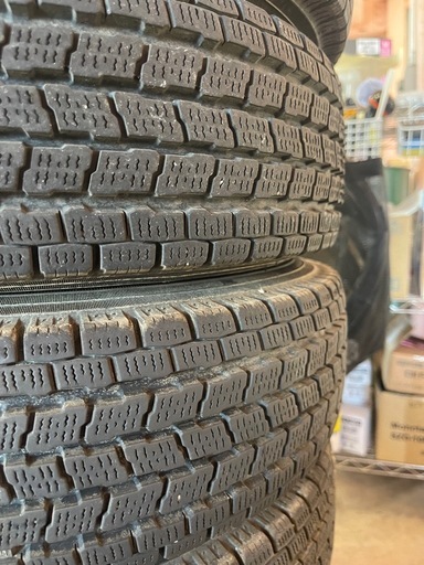 ヨコハマ スタッドレス ice GUARD  タイヤのみ 
4本セット 