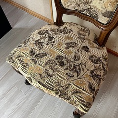 アンティーク調 椅子 クラシカルデザイン 花柄 布張り ビンテージ vintage ヴィンテージ家具の画像