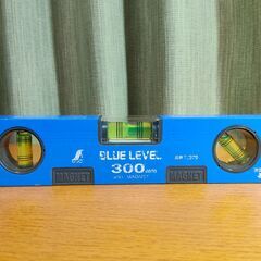 【引取限定】シンワ ブルーレベル 水平器 水準器 300mm マグネット付き 測定器　DIYにおすすめの画像