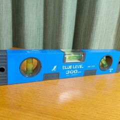 【引取限定】シンワ ブルーレベル 水平器 水準器 300mm マグネット付き 測定器　DIYにおすすめの画像