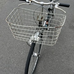 大きなカゴ、痛くならないサドルが特徴の自転車の画像
