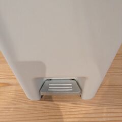 ペダル式ごみ箱　の画像