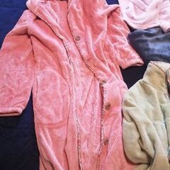 女性　パジャマ　冬の画像