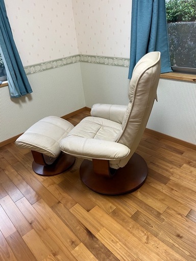 回転式リライニングチェア(フットスツール付)