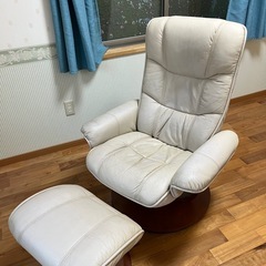 回転式リライニングチェア(フットスツール付)の画像