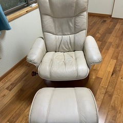 回転式リライニングチェア(フットスツール付)の画像