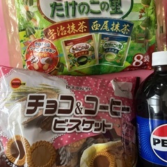 半額以下❗️おやつ9点】マカダミアチョコ②The CACAO②チョコ&コーヒービスケット、きのこの山とたけのこの里、ポテトチップス② ペプシコーラ1.5Lの画像