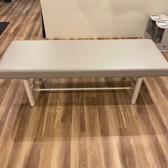 美品！！Takada  ベッド　診療台　エステ・整体・マッサージ　薄いグレーの画像