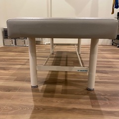 美品！！Takada  ベッド　診療台　エステ・整体・マッサージ　薄いグレーの画像