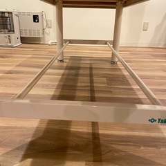 美品！！Takada  ベッド　診療台　エステ・整体・マッサージ　薄いグレーの画像