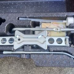 新品未使用、ジャッキと三角表示盤の画像