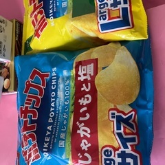 半額以下❗️おやつ9点】マカダミアチョコ②The CACAO②チョコ&コーヒービスケット、きのこの山とたけのこの里、ポテトチップス② ペプシコーラ1.5Lの画像