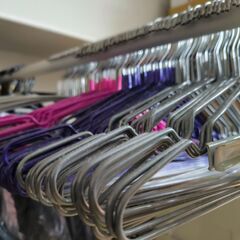 【中古】ハンガー約80本多色アソートの画像