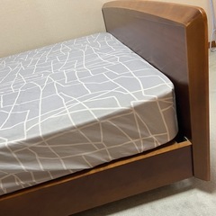 セミダブルベッド
の画像