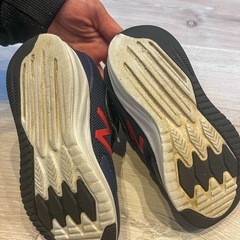 New Balance ネイビー/レッド スニーカーの画像