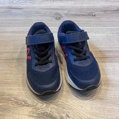 New Balance ネイビー/レッド スニーカーの画像