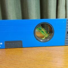 【引取限定】シンワ ブルーレベル 水平器 水準器 600mm マグネット付き 測定器　DIYにおすすめの画像