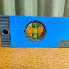 【引取限定】シンワ ブルーレベル 水平器 水準器 600mm マグネット付き 測定器　DIYにおすすめの画像