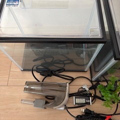 水槽と付属品の画像