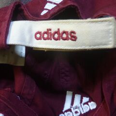adidasuキャップの画像