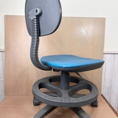 学習机付属の椅子　張替え済みの画像