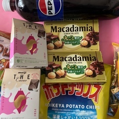 【半額以下❗️おやつ9点】マカダミアチョコ②TheCACAO②LOOK、きなこの山、ポテトチップス② ペプシコーラ1.5Lの画像