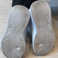 mozスニーカー白の画像