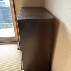 昭和レトロのガラス戸キャビネット（食器棚・収納棚）の画像