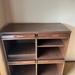 昭和レトロのガラス戸キャビネット（食器棚・収納棚）の画像