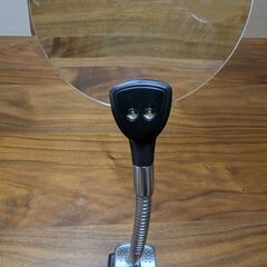 🔍 拡大鏡付き作業スタンド（LEDライト付き）の画像