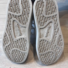 Reebok ホワイト スニーカーの画像