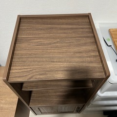 木製ラック ブラウン シンプルデザインの画像