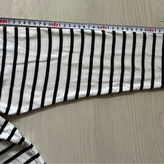 ユニクロ　キッズ150　綿100%　ソフトタッチク
ルーネックTシャツの画像