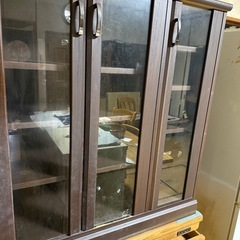 食器棚　コップなど入れてました。
の画像