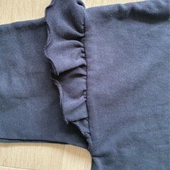 ikka長袖トレーナー　140 フリル   の画像