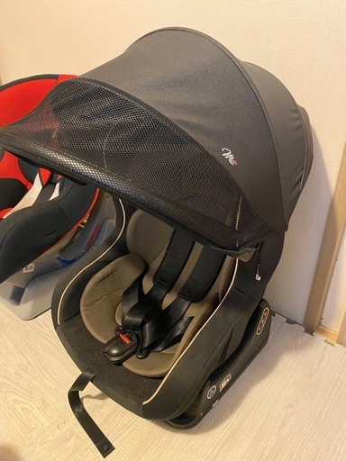チャイルドシート2つで¥7000、1つ¥4000黒の方は引き渡しが決まりました 