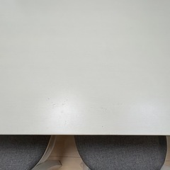 ダイニングテーブルの画像